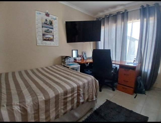 3 BEDROOM APARTMENT FOR SALE IN NEW REDRUTH